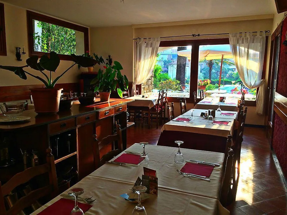Hotel Ristorante Il Caminetto Diano Marina 2*,